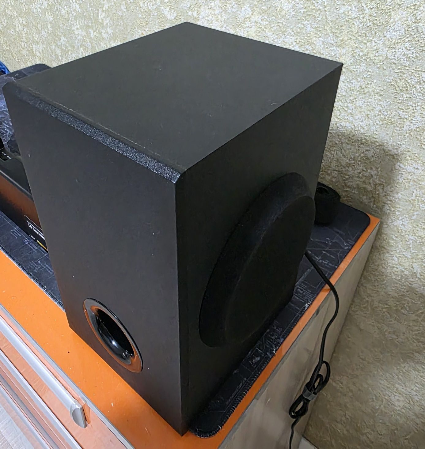 Продам saundbar lg spq1-w