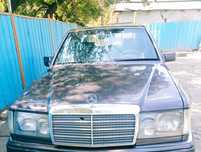 Продам машину Мерседес-Бенс 260