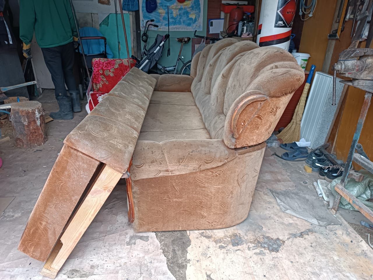 СРОЧНО ПРОДАМ ДИВАН (торг уместен)