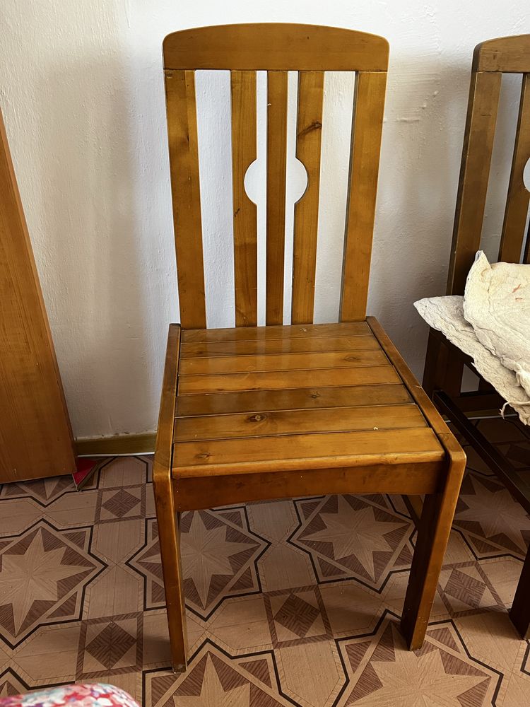 Продам 4 стульев