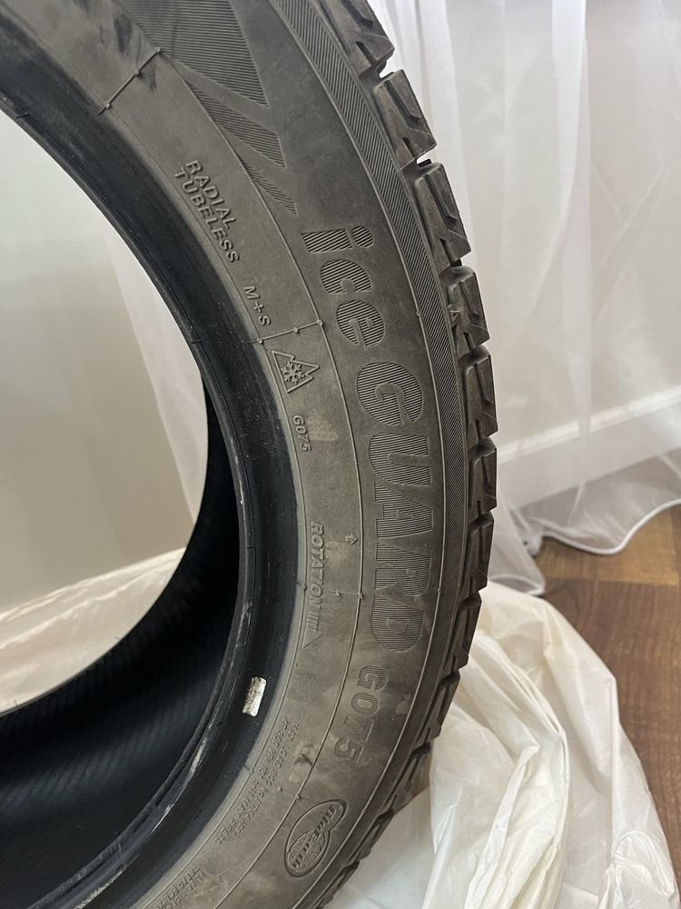 Продам зимнюю резину yokohama ice guard липучка в отдичном состоянии