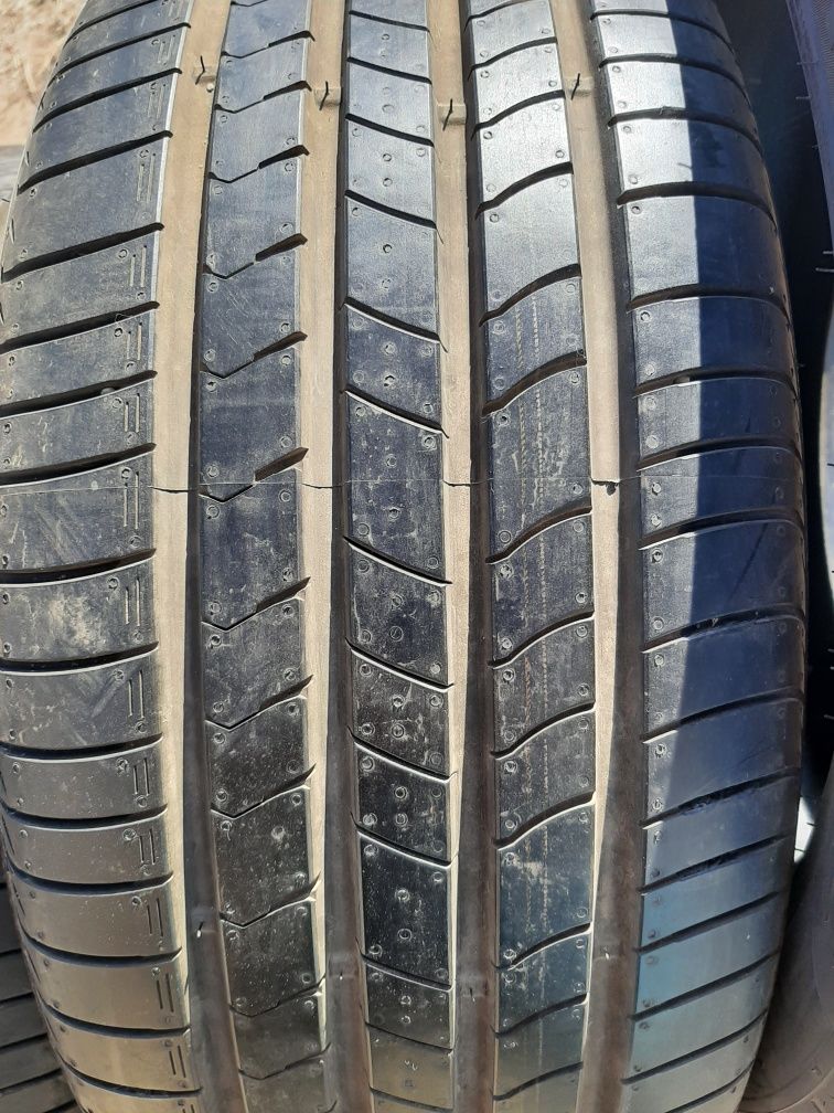 Продам шины 235/45/18 кумхо экстра HS51