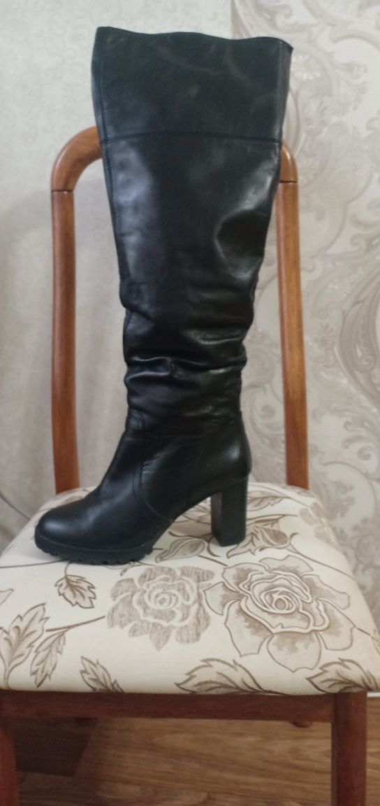 Продам зимние сапоги кожа натуральная 38р