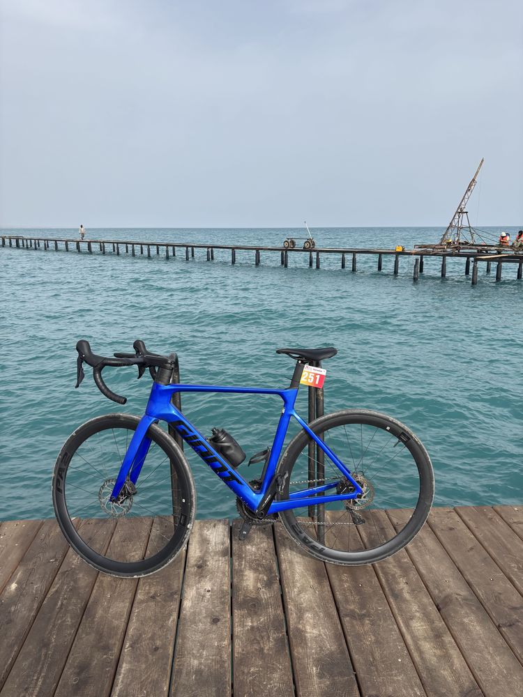 Карбоновый шоссейный велосипед Giant Propel Advanced 2