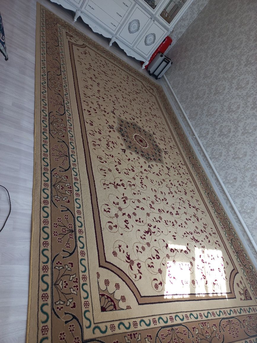 Кілем сатылады. Размері: 5×2,5