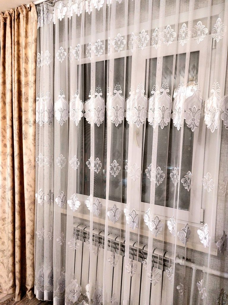 Продам тюль со стразами, велюровыми вставками, очень красивая