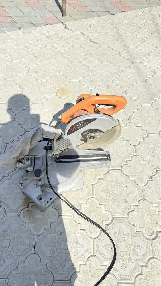 Продам торцовочную пилу PIT по дереву. Торг