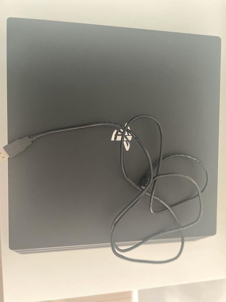 Продам PlayStation 4 pro