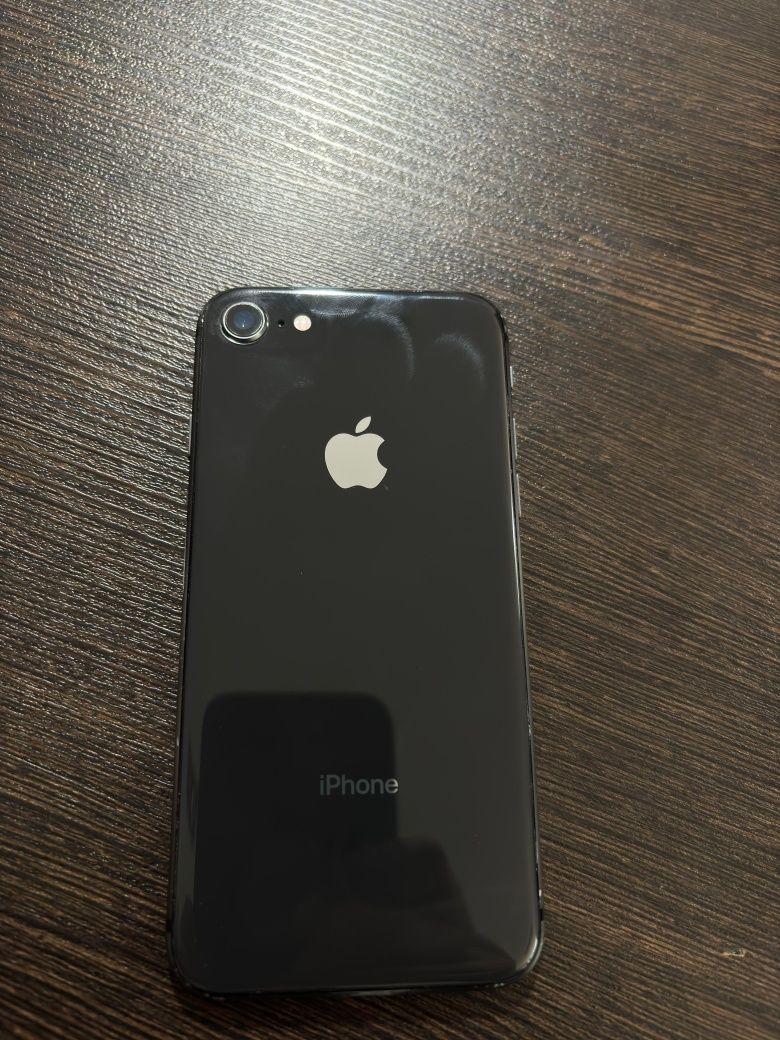 iPhone 8 с каробкой