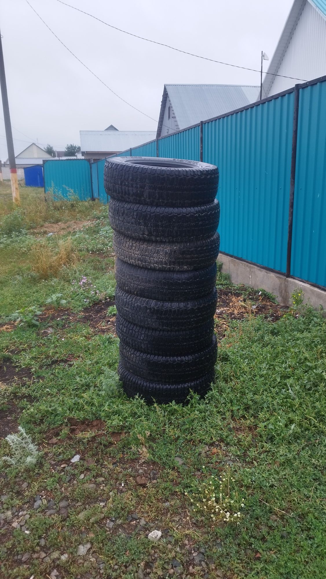 Продам шины для нивы