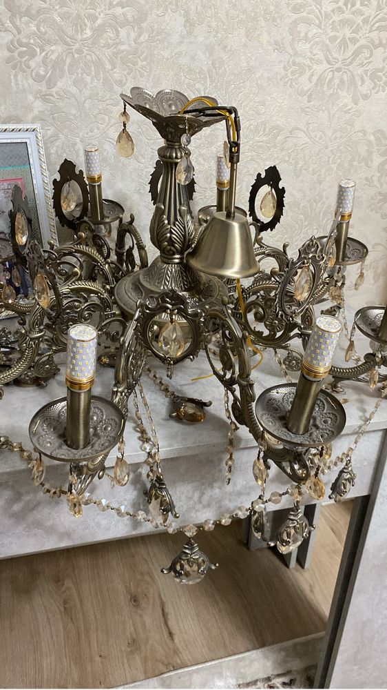 Люстра  в хорошем состаяний