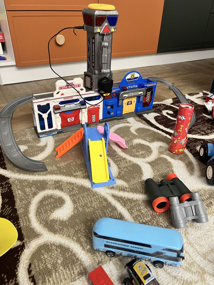 Продам коробку игрушек