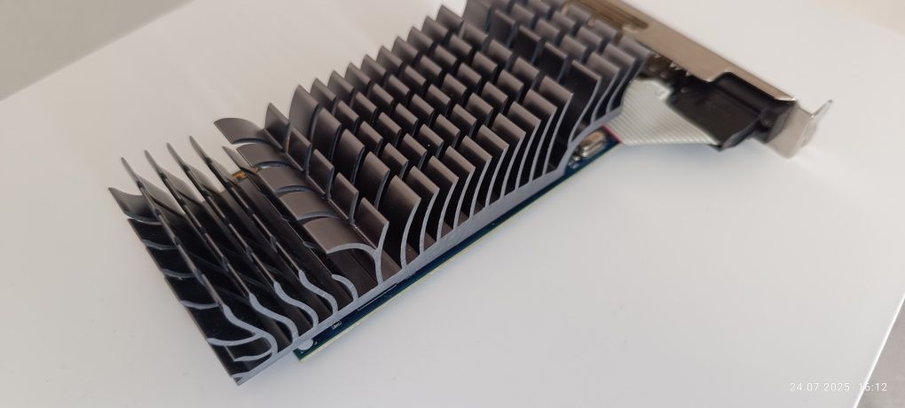 Продам видеокарту Asus gt610 1gb