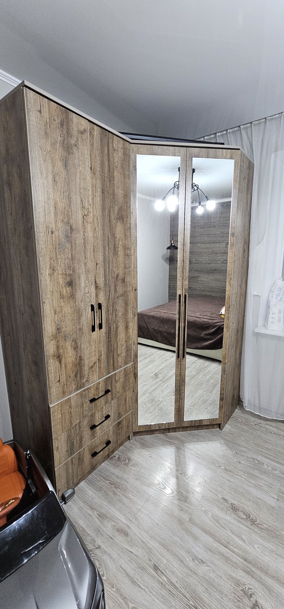 Продаю угловой шкаф срочно
