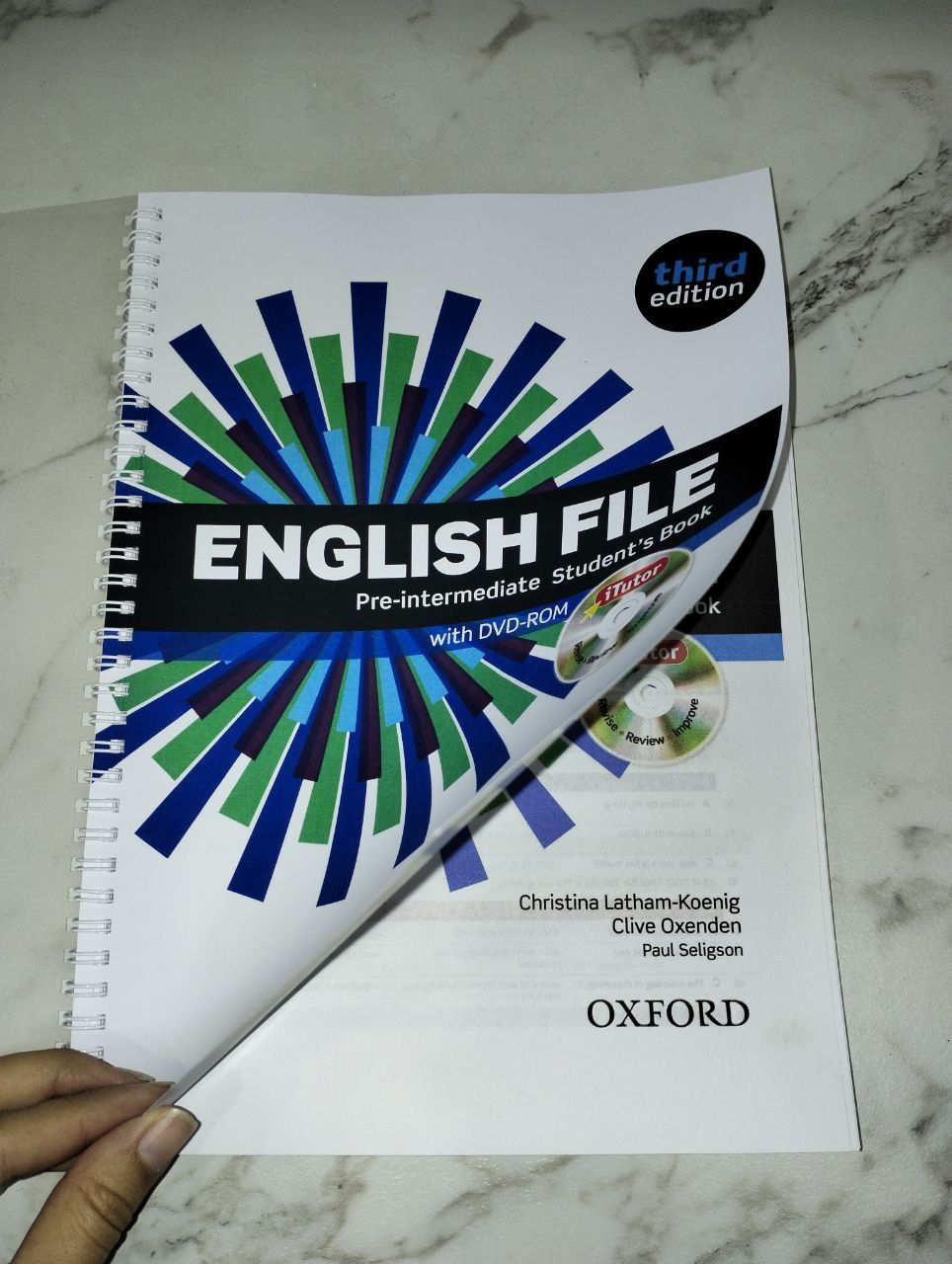 Английский книги. Family and friends. English file. solutions elementa
