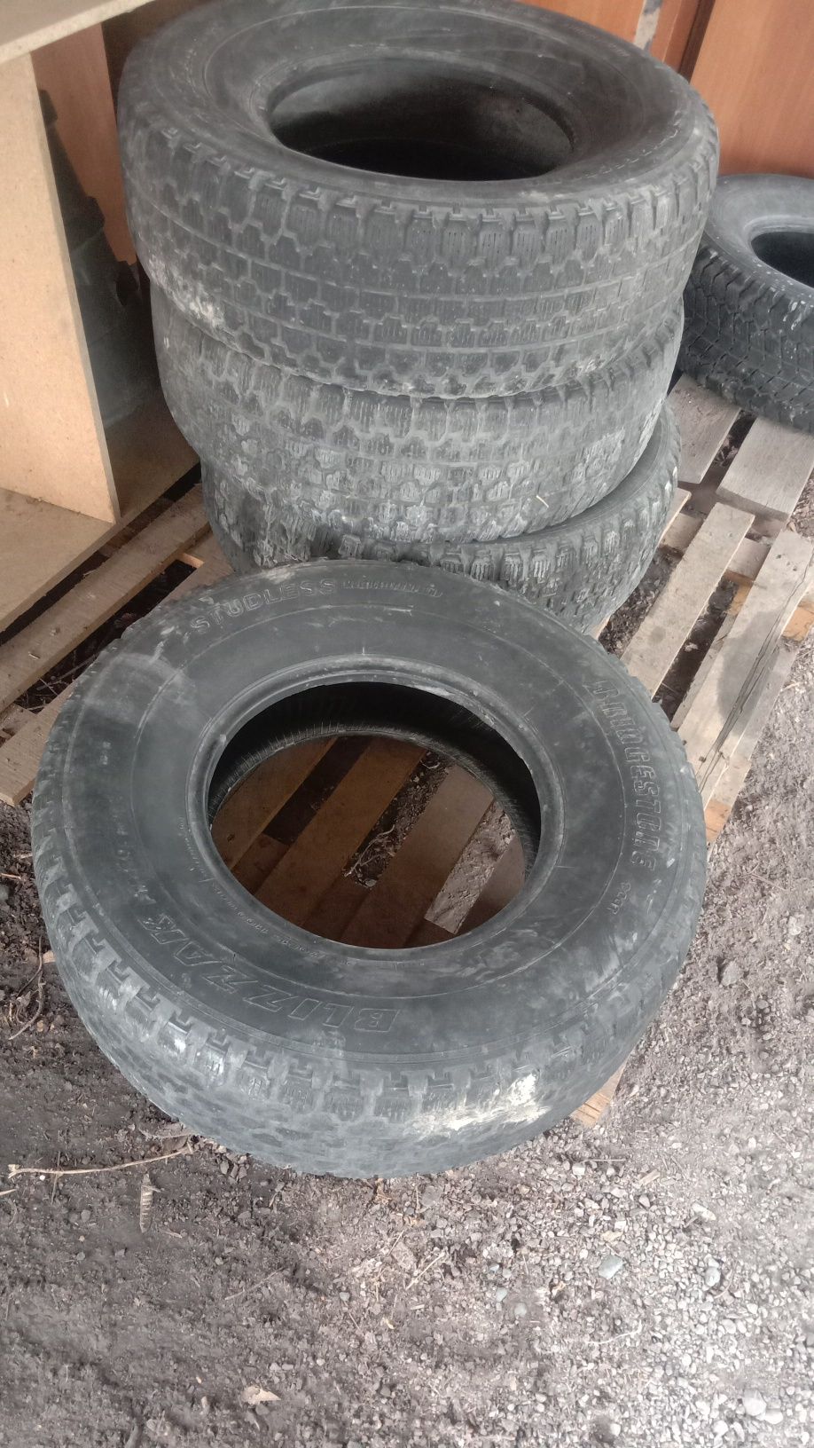 Продам шины R15 265/70