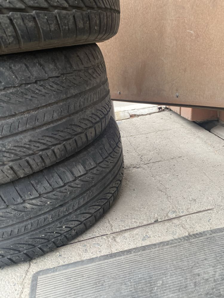 Продам резину 235/60/R17