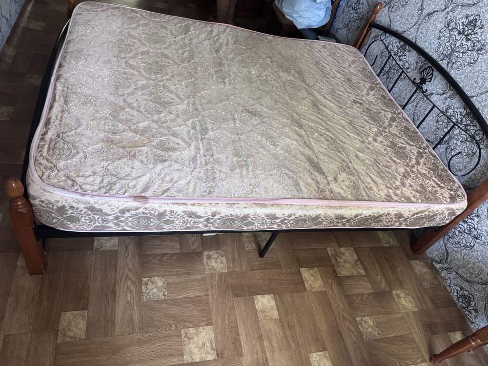 Кровать двуспальная