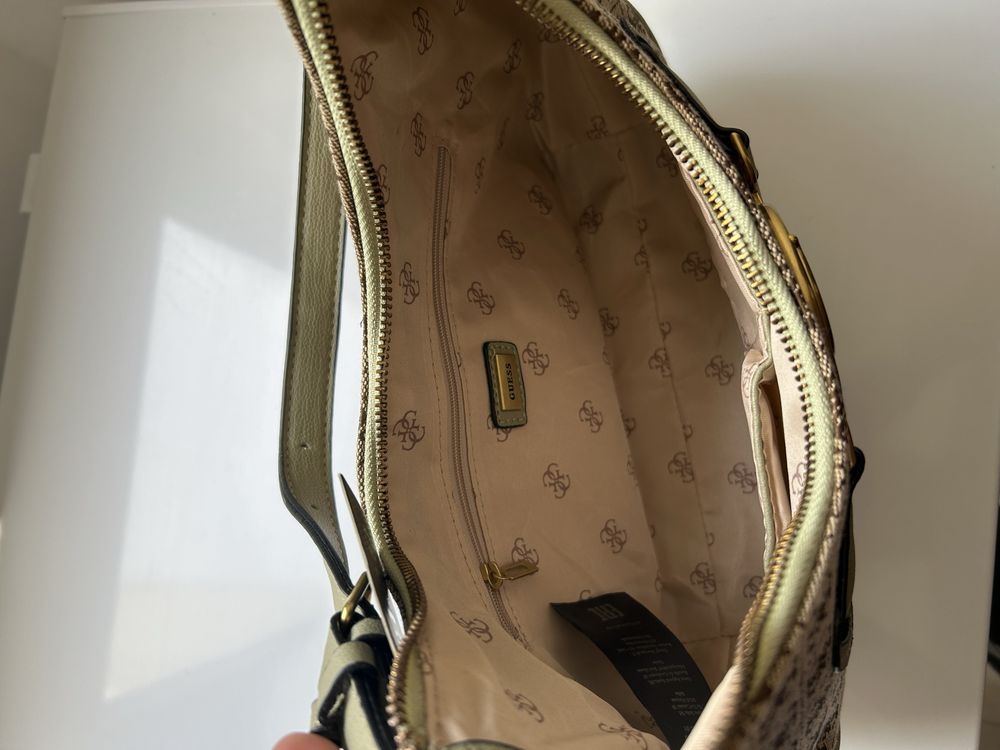 Продам сумочку Guess