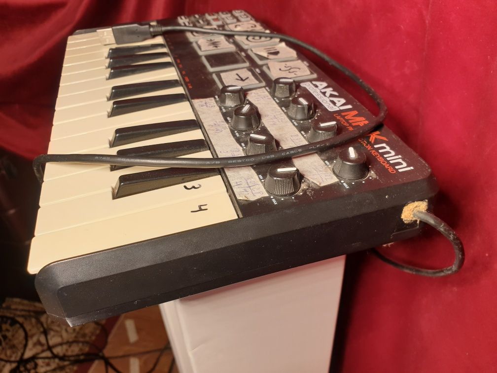 Akai mpk mini mk1 миди клавиатура AKAI