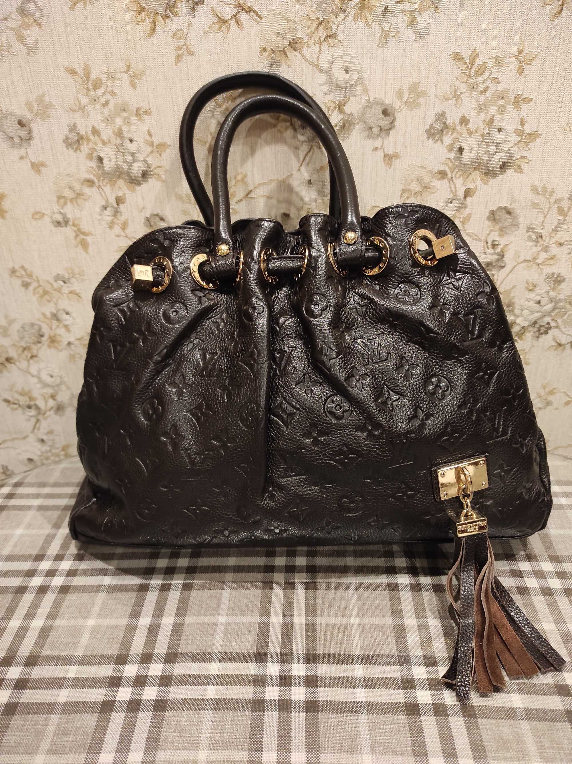 Сумочка то  Louis Vuitton