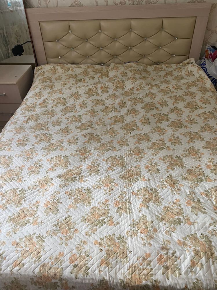 Двухспальная Кровать в отличном состоянии.Срочно продам!!!