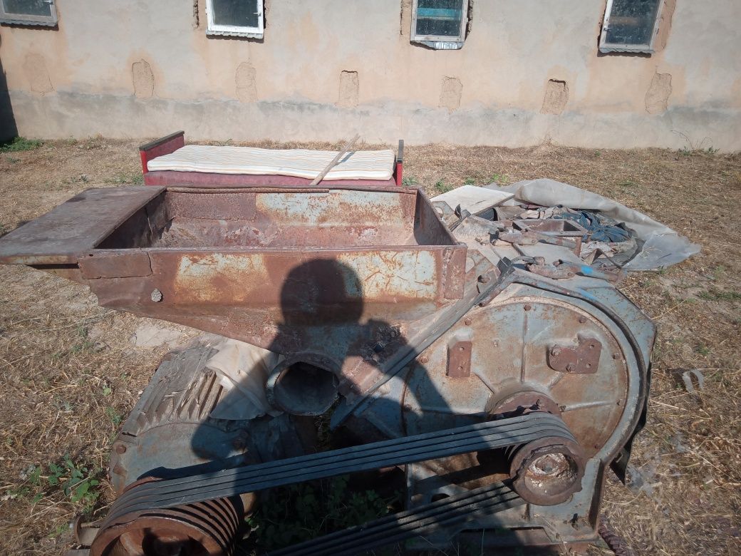Дробилка зерна продам