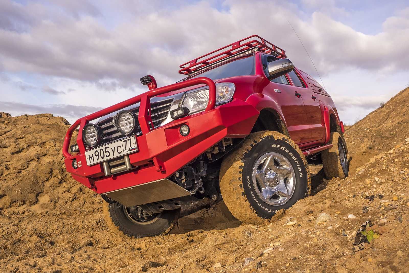 Передний силовой бампер РИФ Toyota Hilux