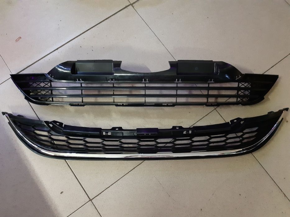 Решетка в бампер HONDA CR-V 07-12 в наличие.