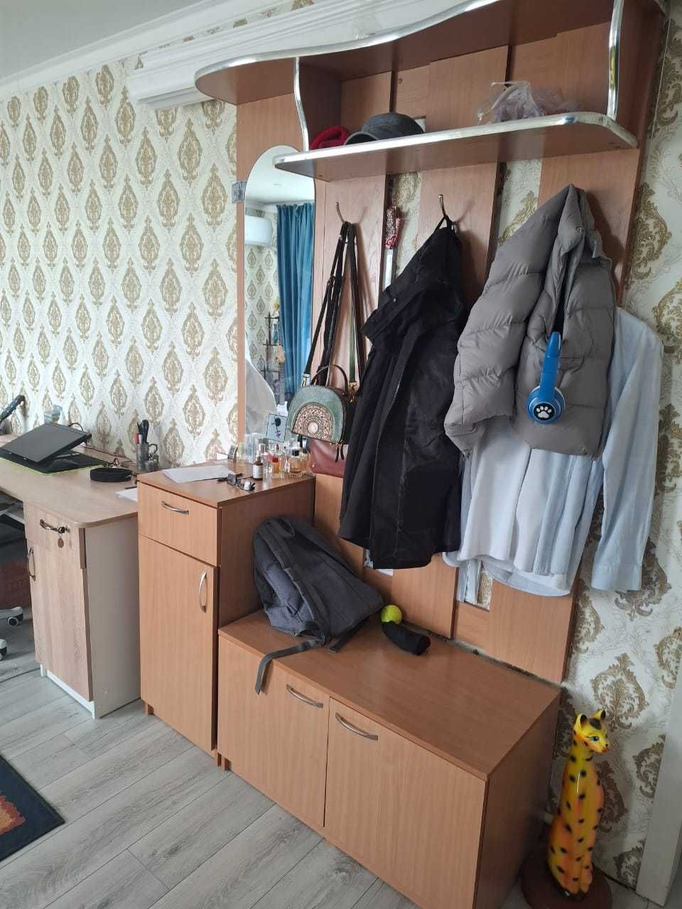Продам  прихожую   в очень хорошем состояний цена договорная !!
