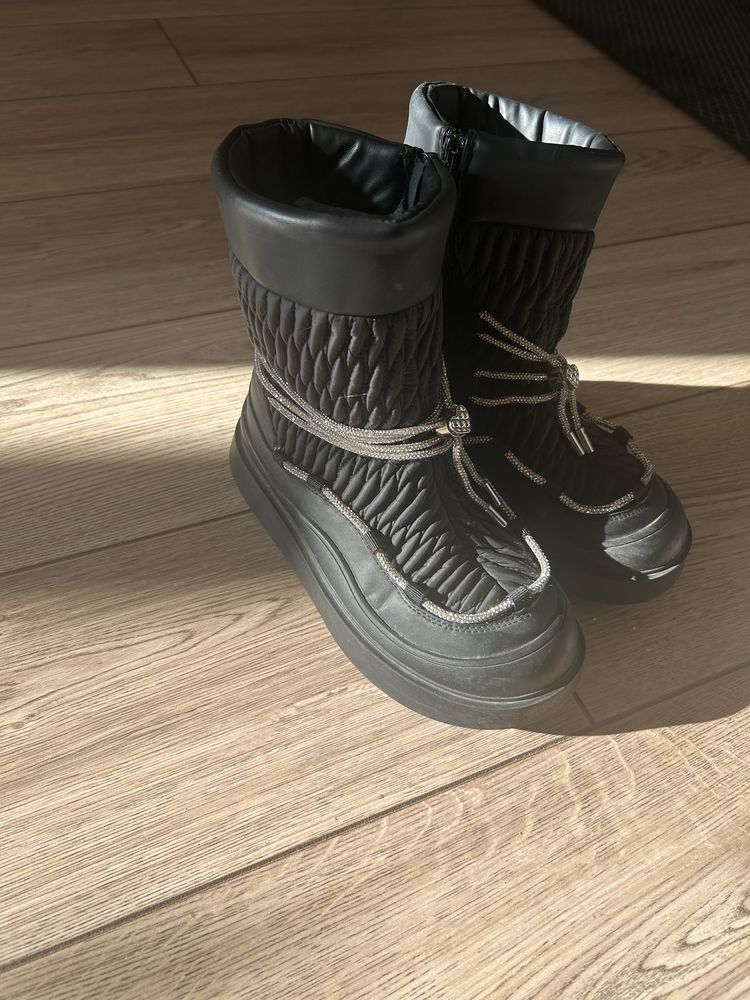 Продам зимние сапоги на девочку