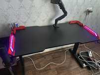 Продам компьютерный стол, игровой с подсветкой