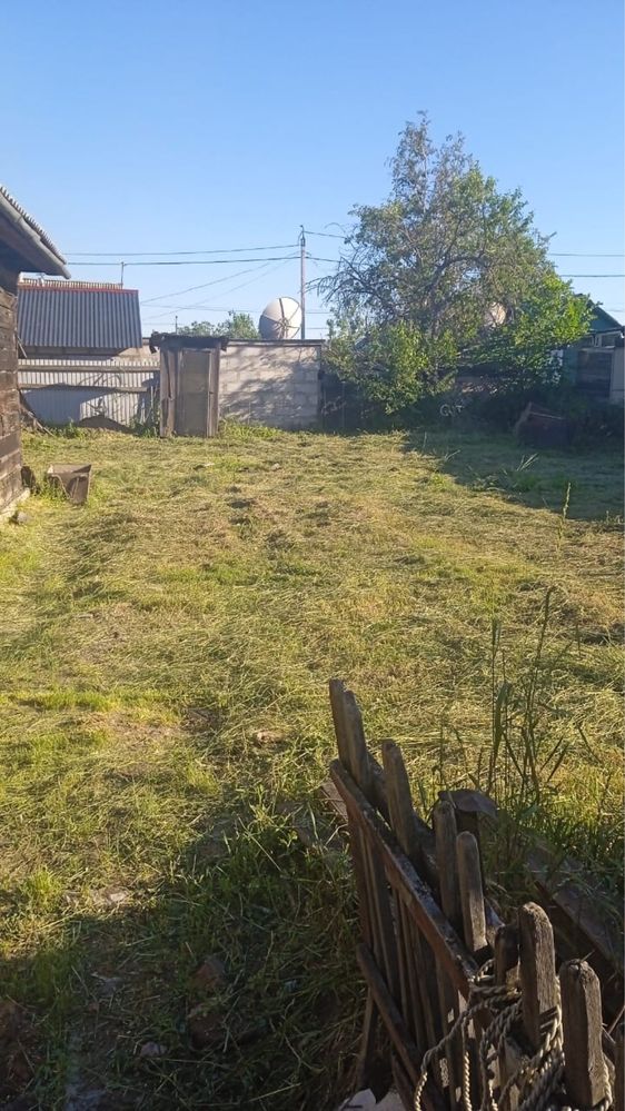 Продам  дом отдельно стоящий с большим участком