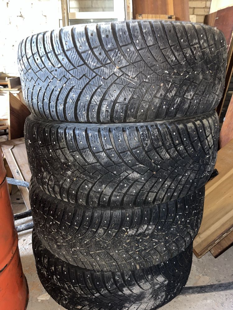 Продам резину зимнию 275/50/21