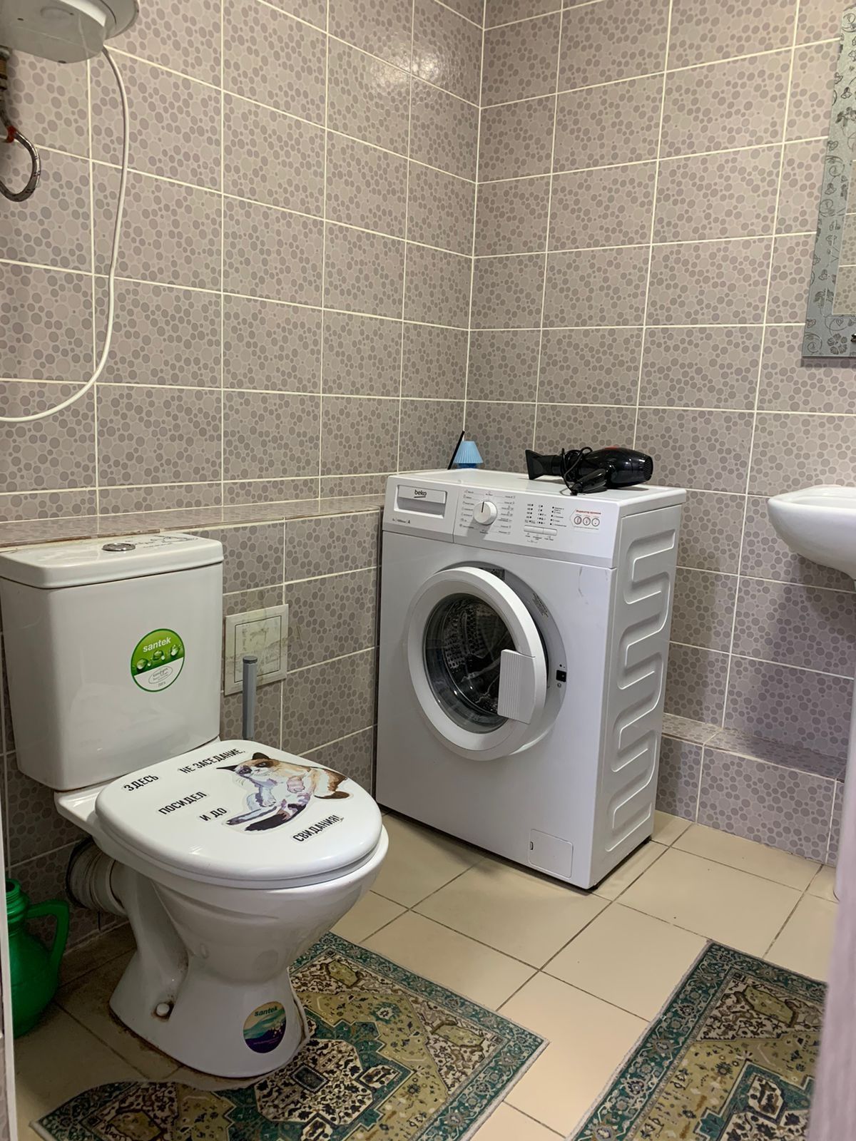 Продам квартиру.  Ауэзова 102 5этаж
