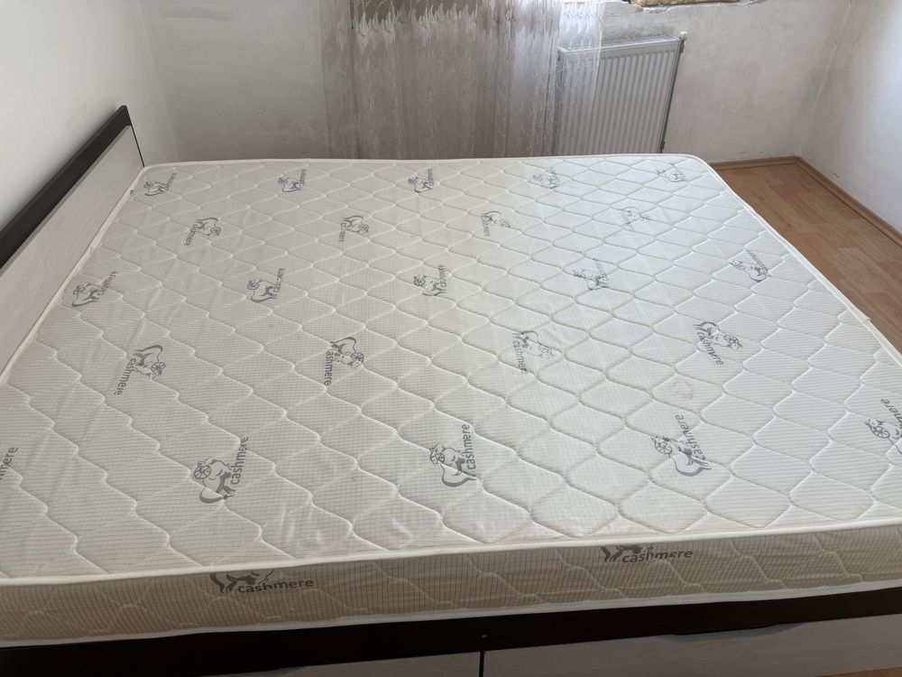 Продам кровать с матрасом