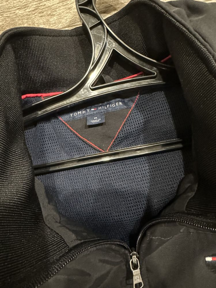 Продам вктровку Tommy Hilfiger