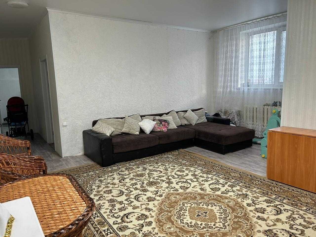 Продается  4х ком квартира на в районе КСК