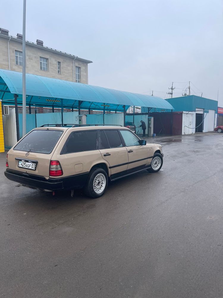 Продаю Мерседес универсал требует ремонт двигателя!