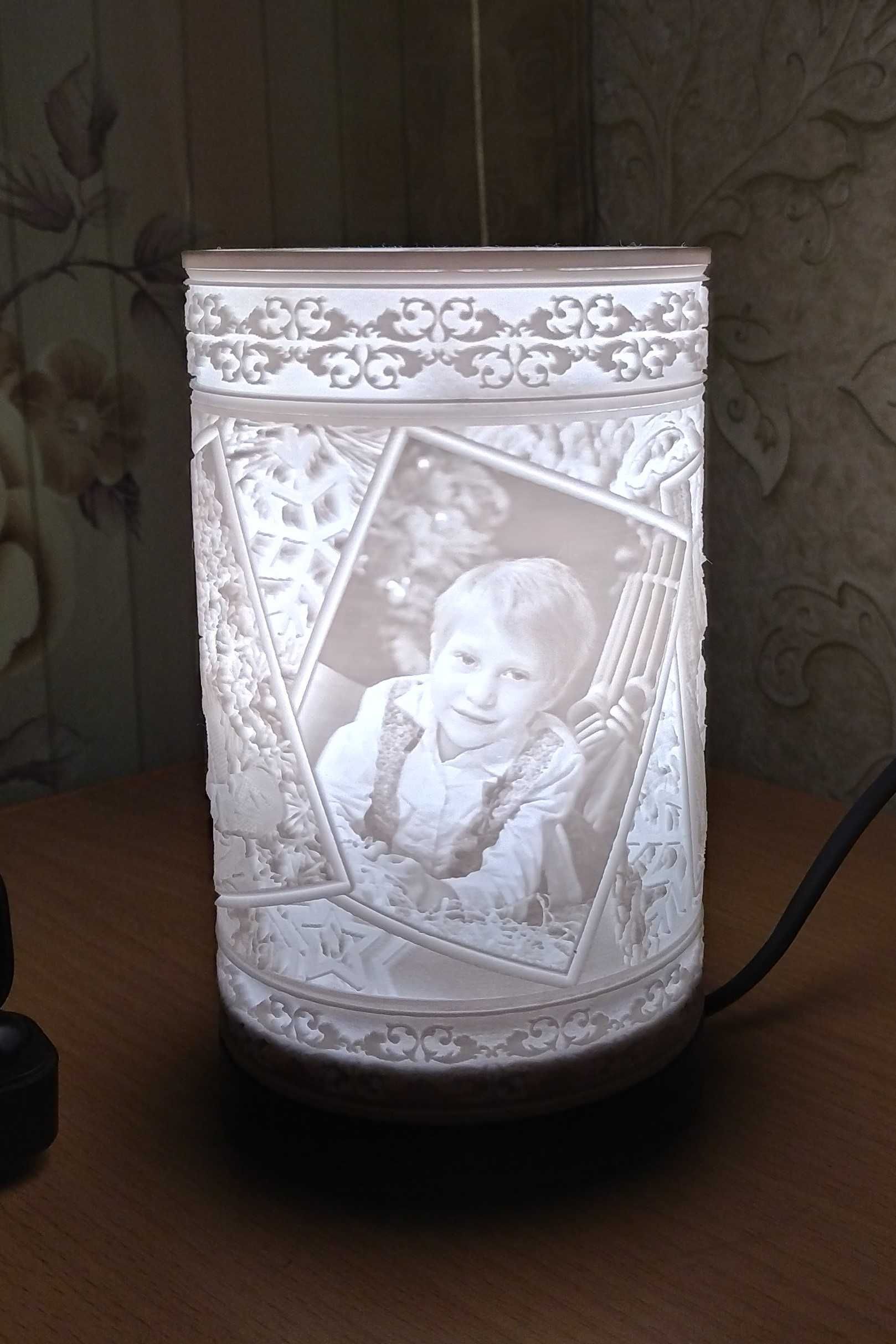 Светильник-ночник с вашими фотографиями (литофания)