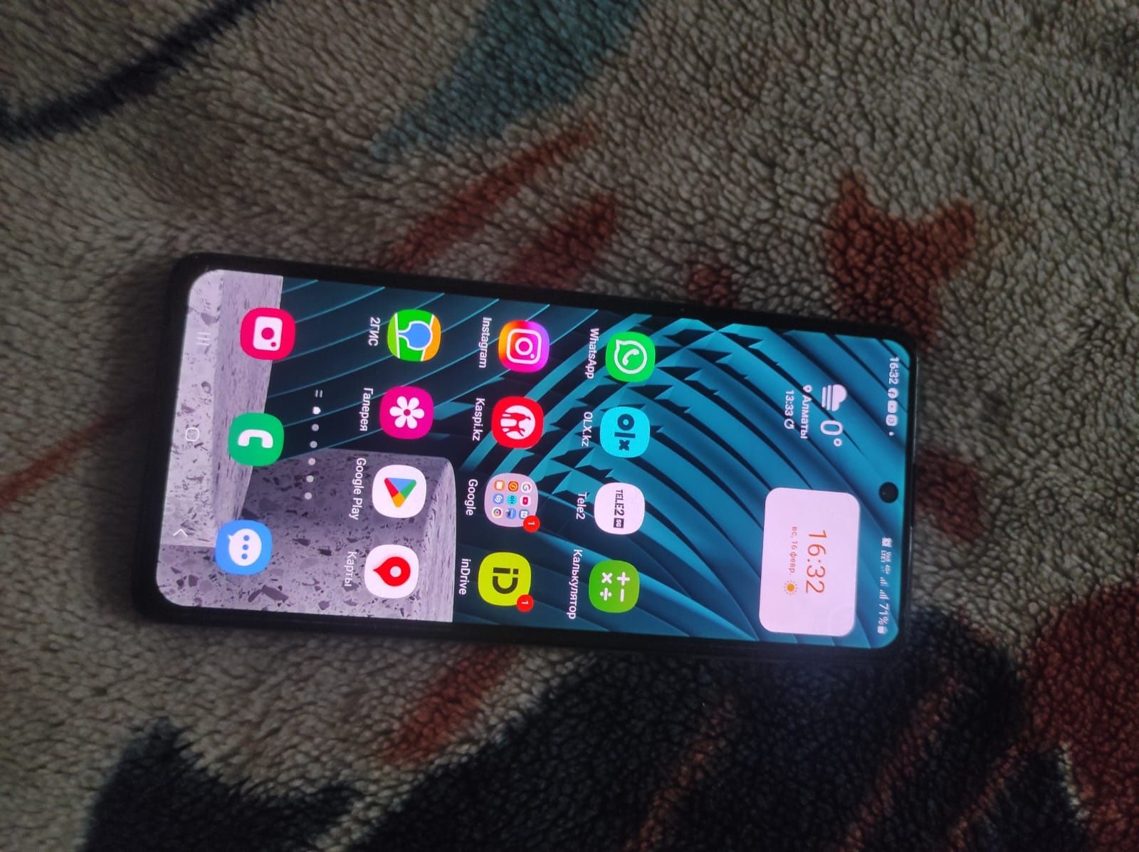 Продаётся Samsung A71 в хорошем состояние.
