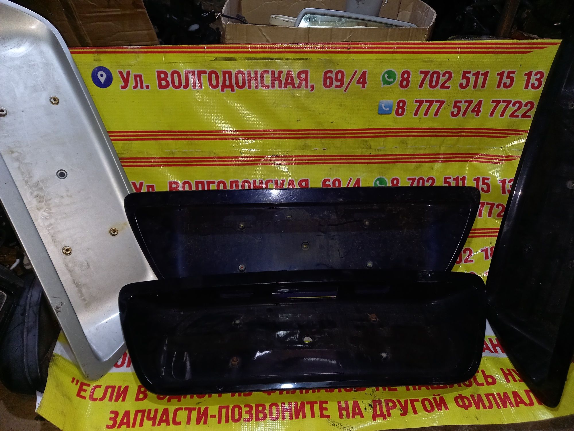 Накладка крышки багажника на Мерседес W203