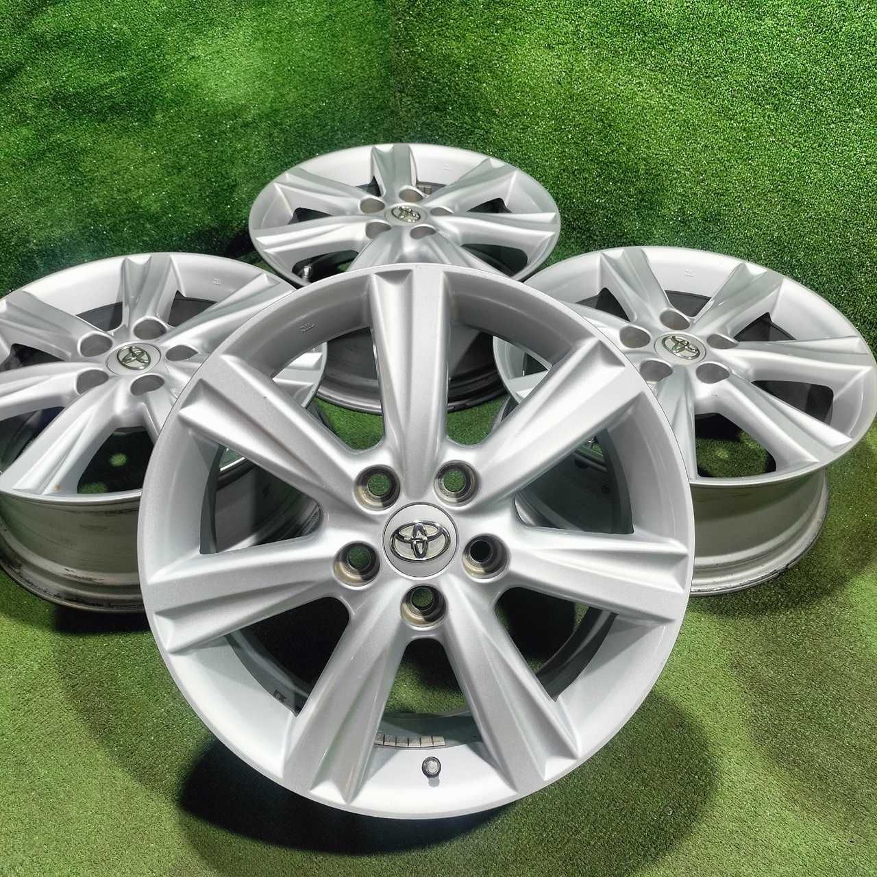 Продам Диски литые оригинал TOYOTA R17 7 J PSD 5/114,3 DIA 60,1 ET 50
