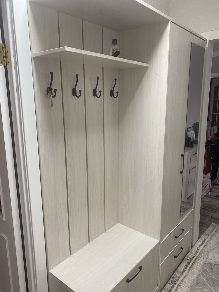 Продаю прхожую 140 в ширину
