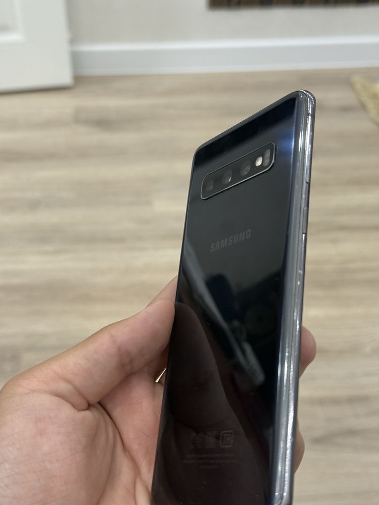 Samsung S10 в идеальном состояний