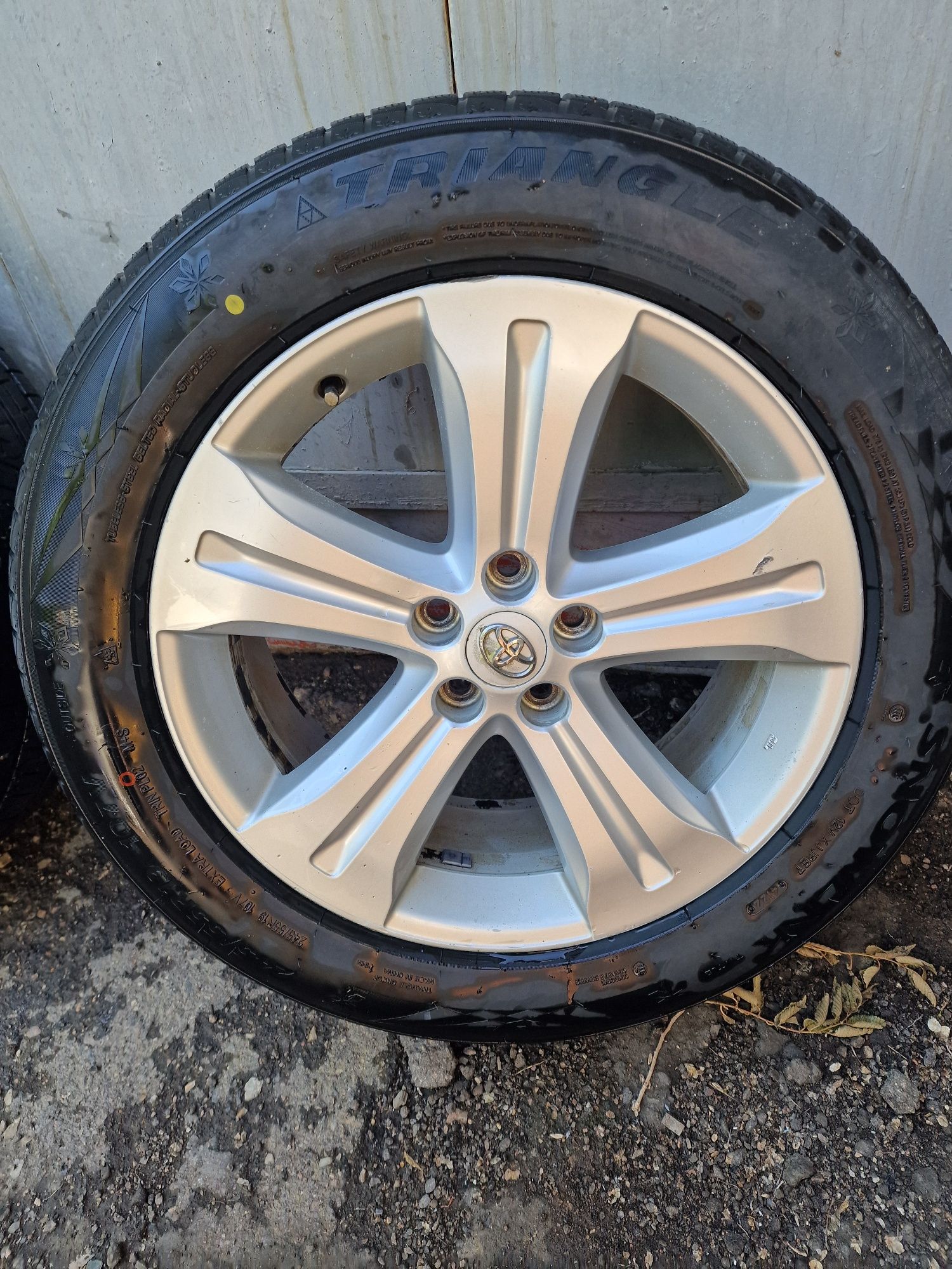 Продам оригинальные диски с резиной 245*55*R19