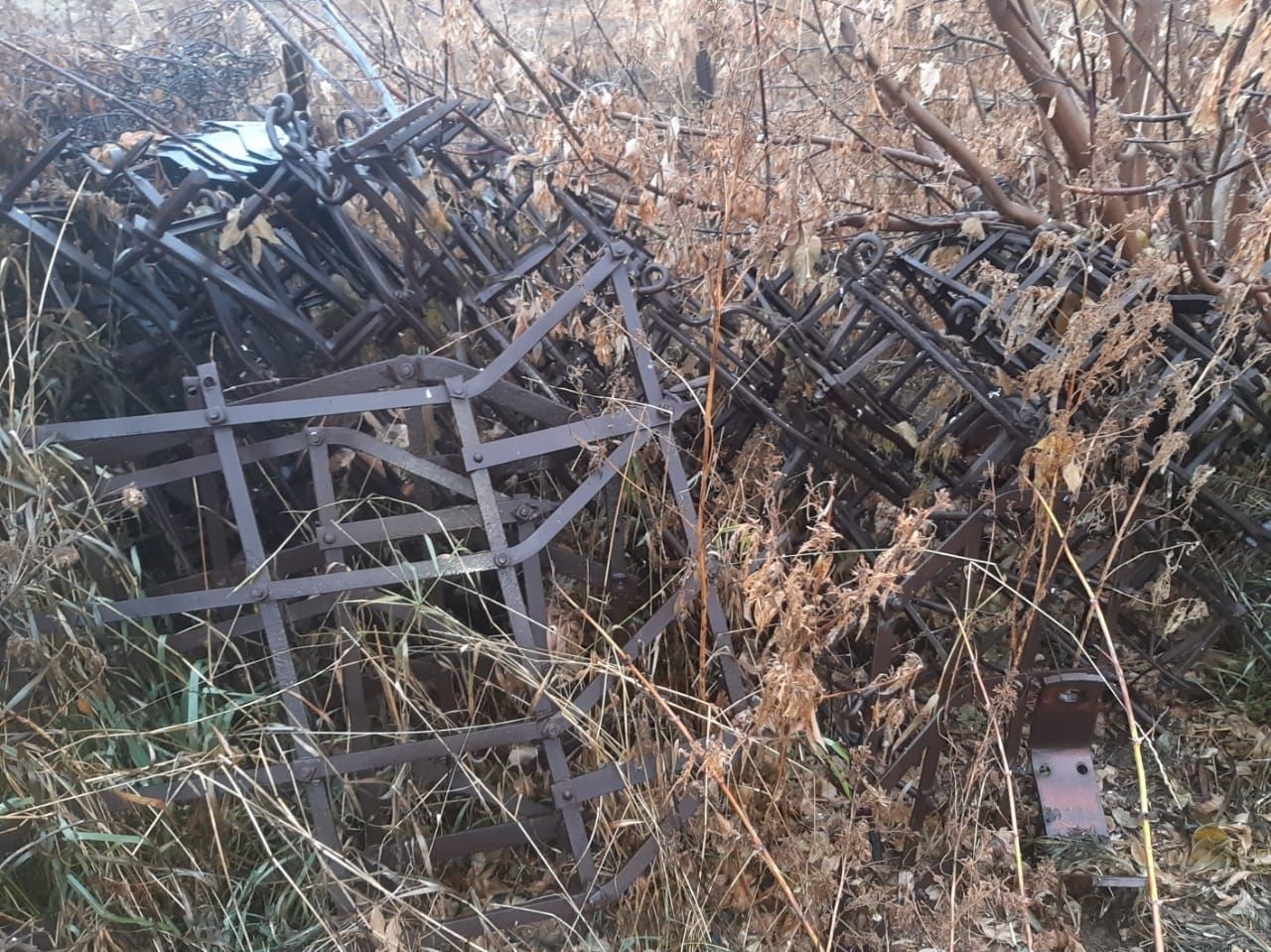 Продам бороны, бочки под воду и топливо грабли и волокуши,