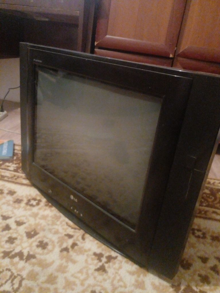 Телевизор  LG хорошо состояние