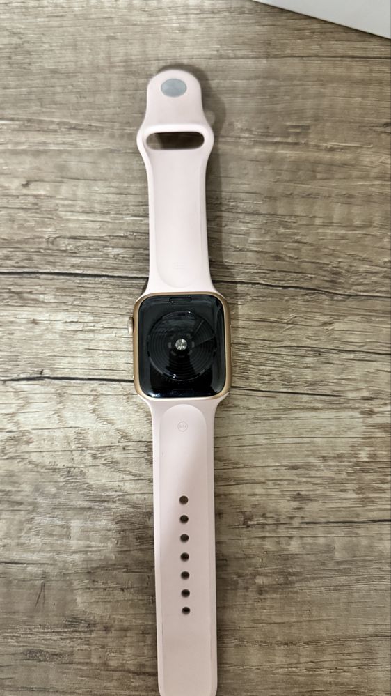 Часы Apple SE