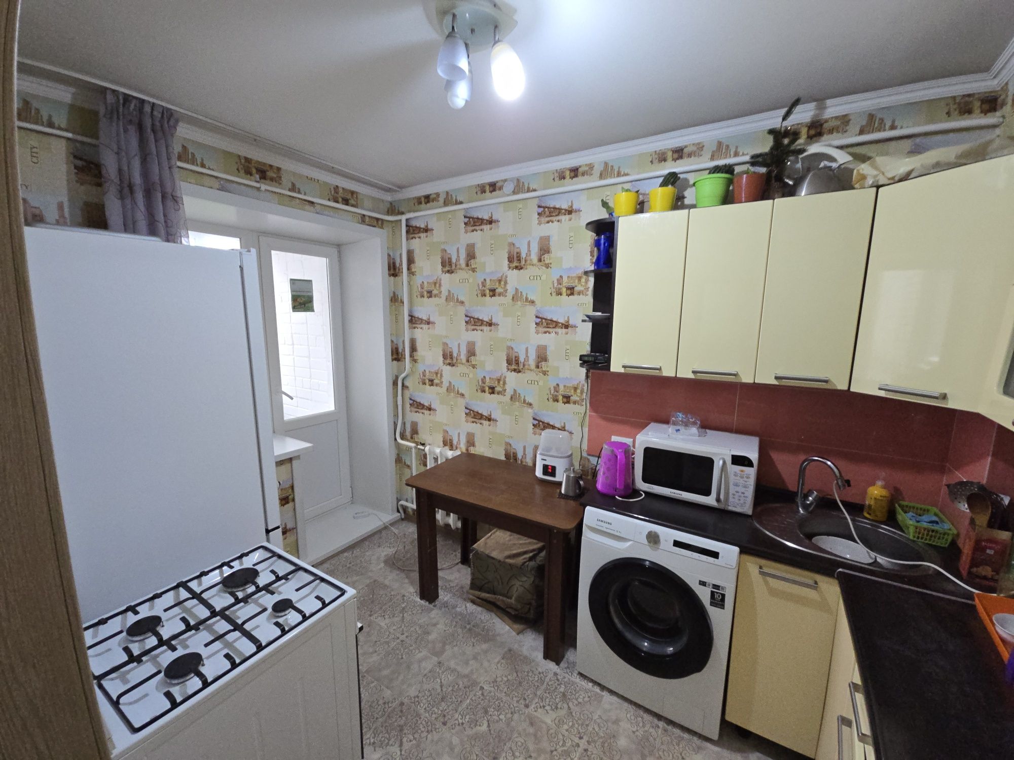 Продам двухкомнатную квартиру в центре